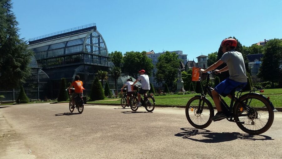 Lyon: 2-Hour Electric Bike Tour with a Local Guide - What the guides add to the ride