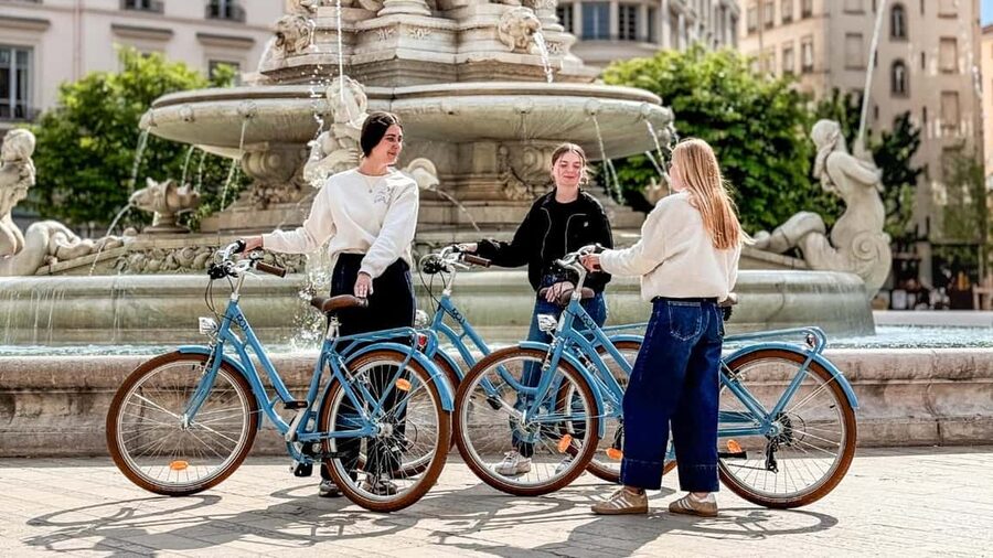 Lyon: Guided City Bike Tour - Why a bike is a smart way to meet Lyon
