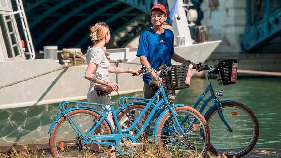 Lyon: Guided City Bike Tour - Along the Saône: old Lyon from the water’s edge