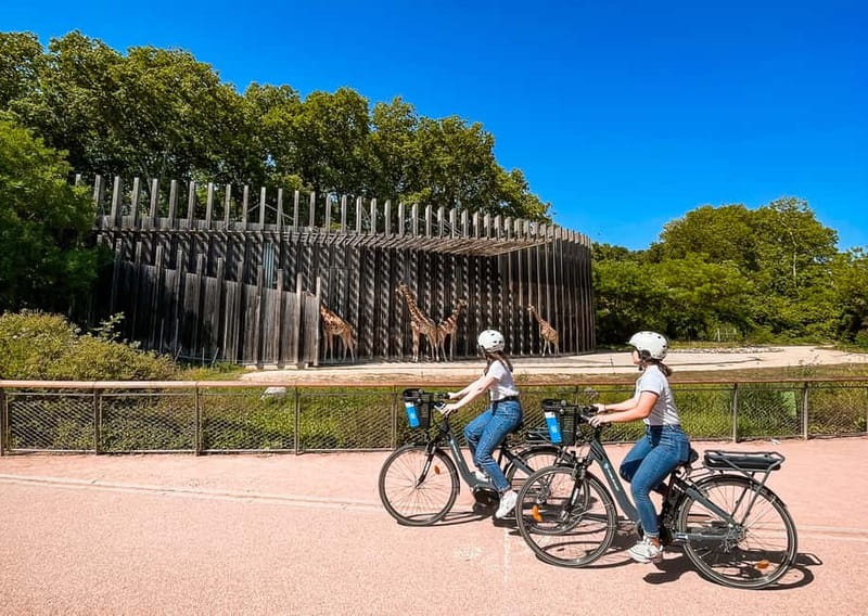Lyon: Guided City Bike Tour - Place des Terreaux and the Croix-Rousse passage