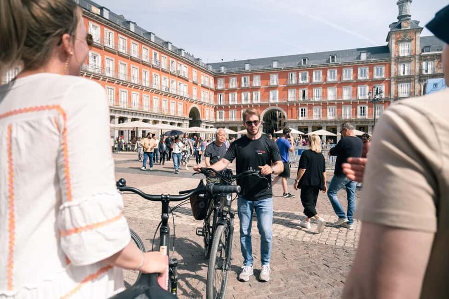 Madrid: 3 h. Guided Highlights Bike Tour with Optional Tapas - Is the optional tapas ending worth the extra cost?
