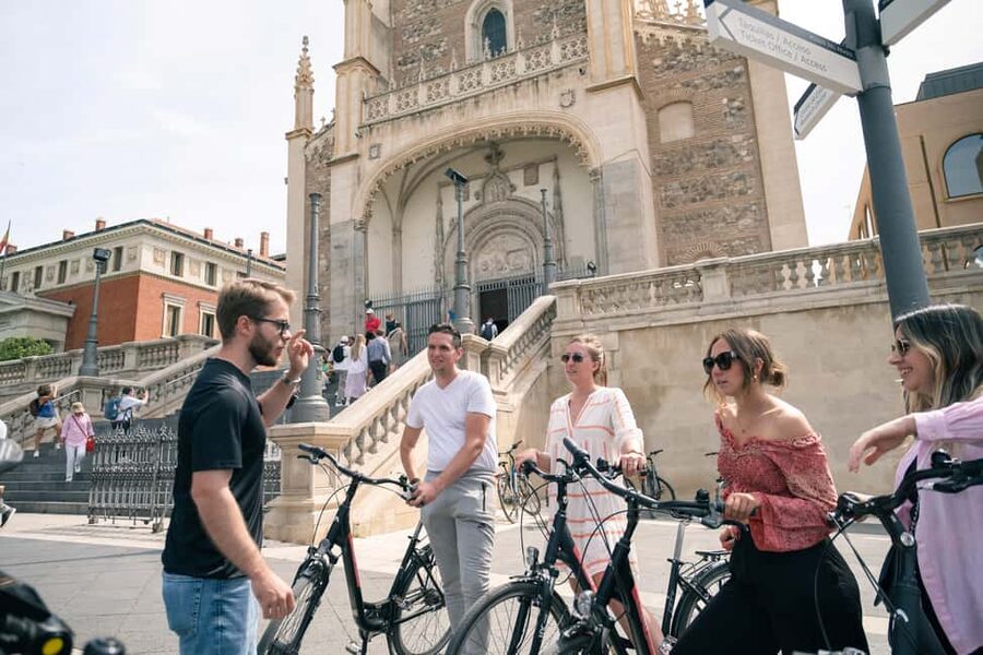 Madrid: 3 h. Guided Highlights Bike Tour with Optional Tapas - Plaza Mayor and the city’s social side
