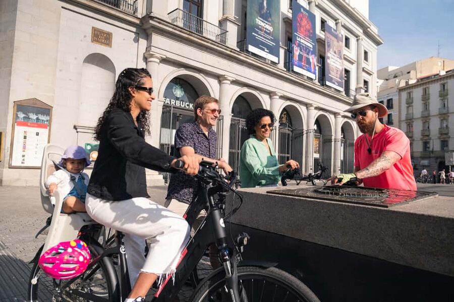 Madrid: 3 h. Guided Highlights Bike Tour with Optional Tapas - Plaza de Oriente and Madrid’s royal front door