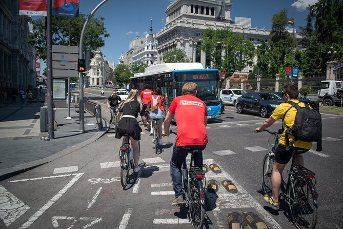 Madrid: 3 hour Guided Highlights Bike Tour with Optional Tapas - The varied streets between old and modern Madrid