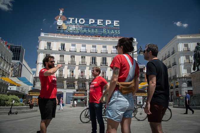 Madrid: 3 hour Guided Highlights Bike Tour with Optional Tapas - What the guides add to the ride