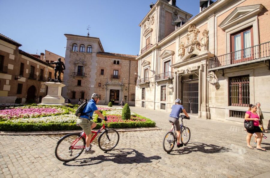 Madrid City Guided Bike/E-Bike Tour for Small Groups - The guides make the difference