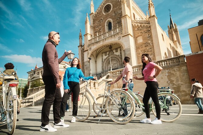 Madrid: City Highlights Guided Vintage Bike Tour - Key points to know before you book