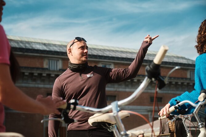 Madrid: City Highlights Guided Vintage Bike Tour - Caixa Forum and the Prado district