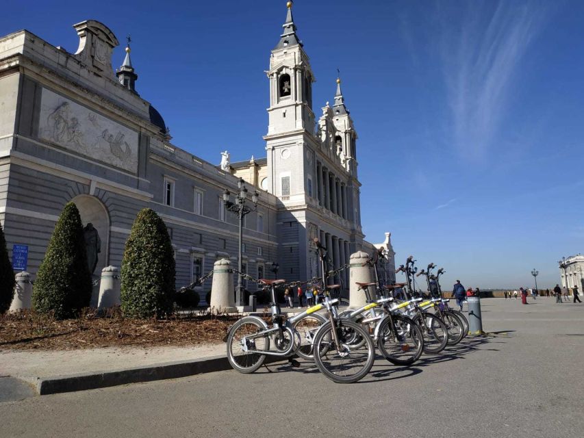 Madrid: Sunset and Night Lights Bike Tour - Starting on Calle Santiago and entering old Madrid