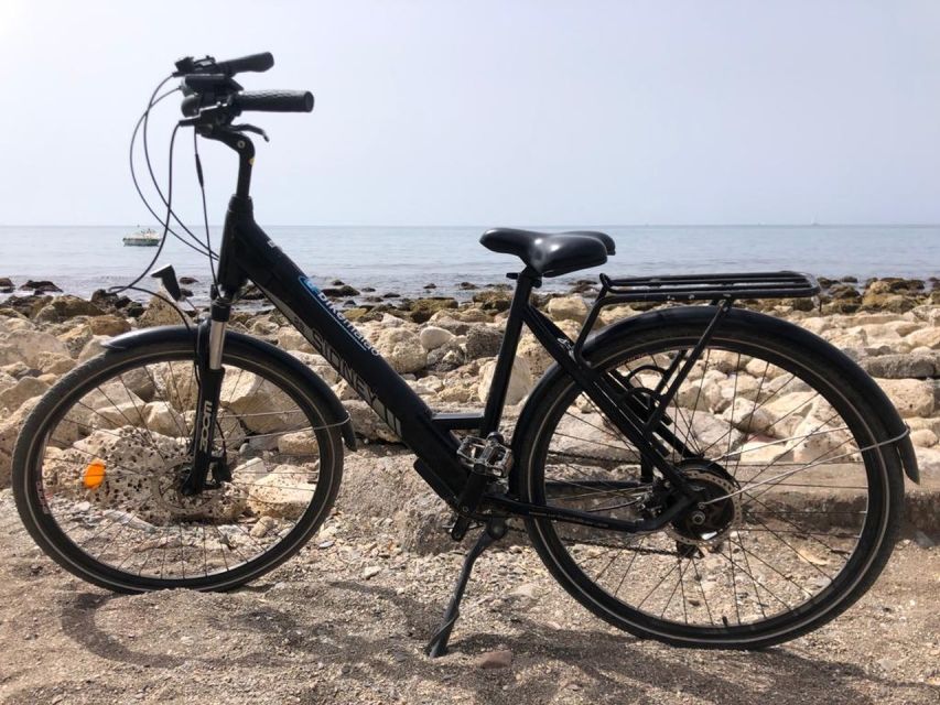 Malaga: Electric Bike Rental - Picking Up Your E-Bike on Calle Casas del Campos