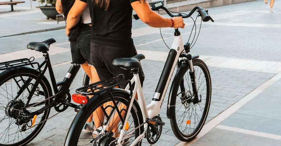 Malaga: Electric Bike Rental - Getting Used to the Sidney Electric Bike