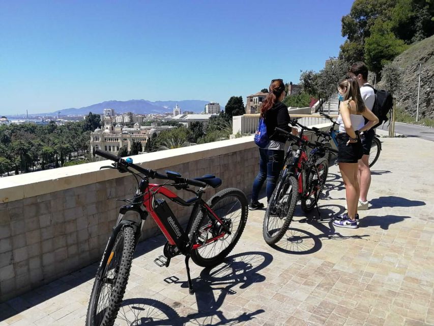 Malaga: Guided E-Bike Tour - The lighthouse, Muelle Uno, and Palmeral de las Sorpresas