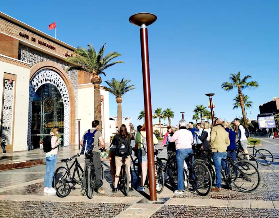Marrakech: Guided Bike Tour with a local Guide - A quiet break at Menara Gardens