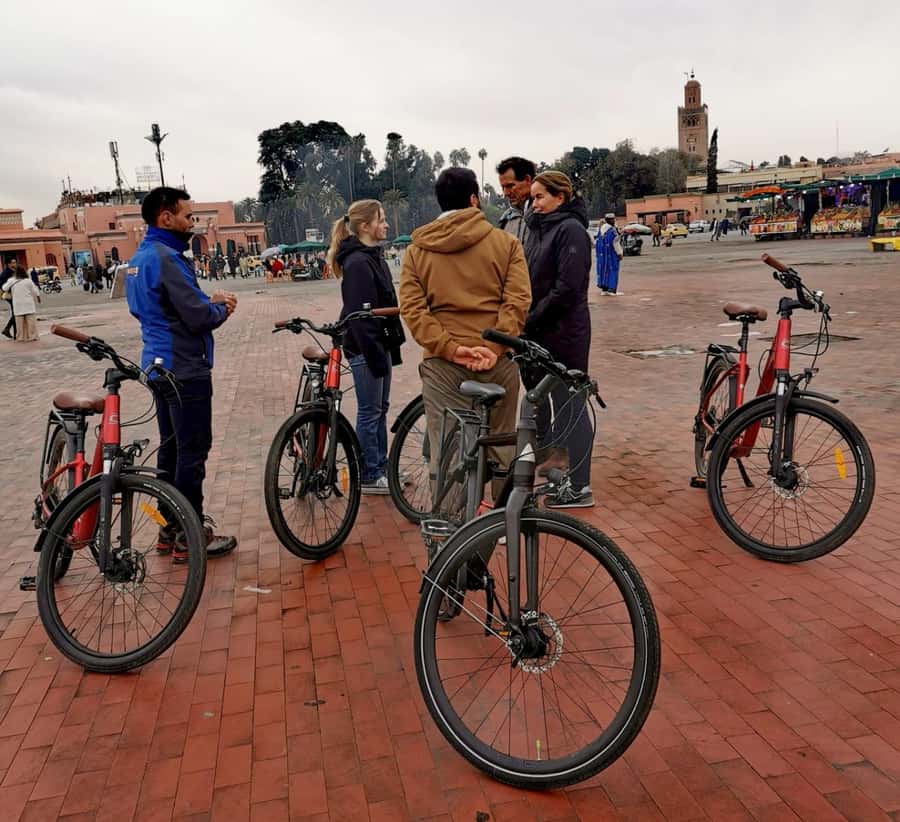Marrakech: Guided Bike Tour with a local Guide - Through Mellah, Bahia Palace, and spice shops