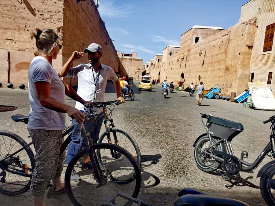 Marrakech: Guided Bike Tour with a local Guide - Riding back to Gueliz
