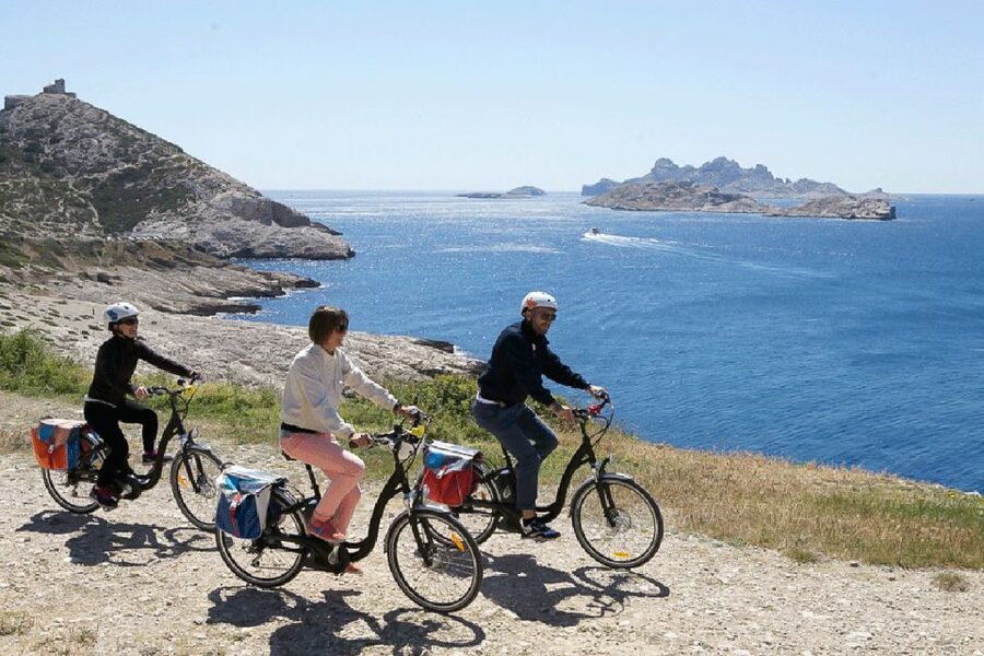 Marseille: Full-Day Guided E-Bike Coast & Calanques Tour - Parks, breaks, and the shape of the day