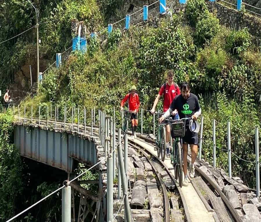 Medellín: Full-Day Mountain Bike Tour with Lunch - Leaving Medellín for Antioquia’s back roads