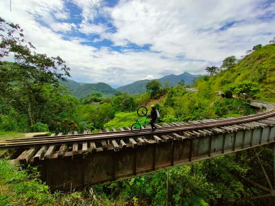 Medellín: Full-Day Mountain Bike Tour with Lunch - Tunnels, bridges, and the parts that require care