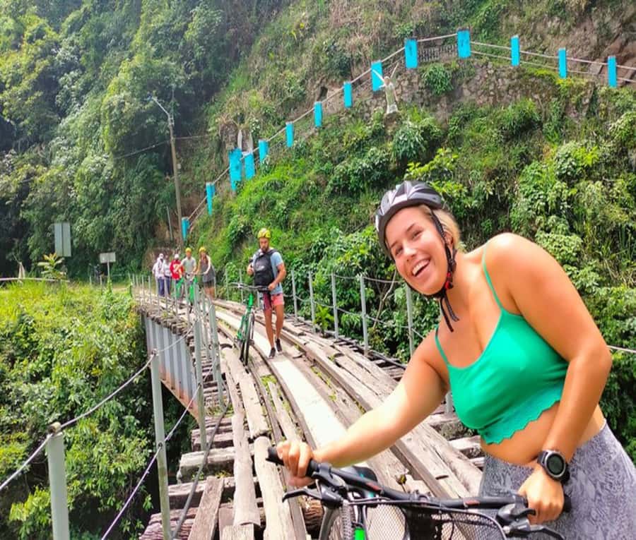 Medellín: Full-Day Mountain Bike Tour with Lunch - Lunch with a taste of Antioquia