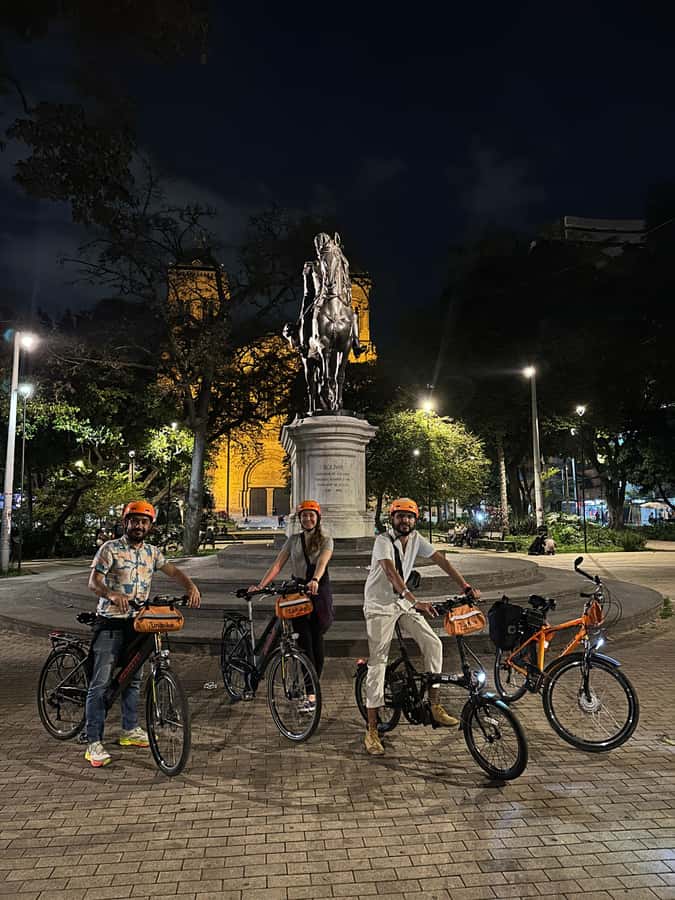 Medellín: History & Local Life Essentials Tour on an E-Bike - The guides make or break the morning