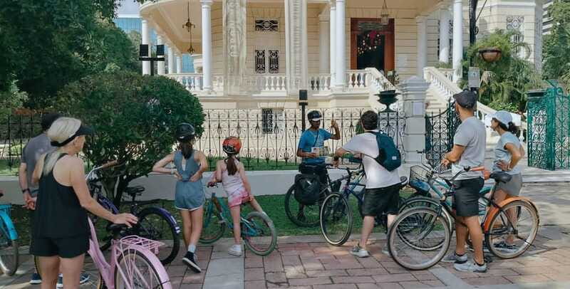 Mérida: Montejo Boulevard and Historic Center bike tour - Guide quality and the feel of the ride