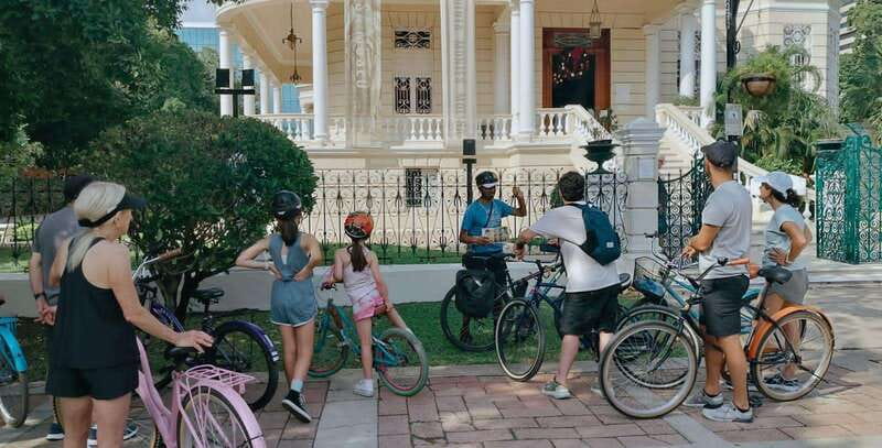 Mérida: Montejo Boulevard and Historic Center bike tour - Meeting at Palacio Cantón