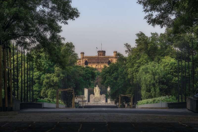 Mexico City: Private Chapultepec Park Bike Tour - Bikes, water, helmets, and riding comfort