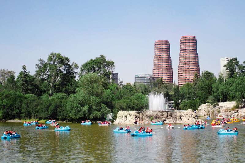 Mexico City: Private Chapultepec Park Bike Tour - Meeting beside the Estela de Luz at 8:30 a.m.