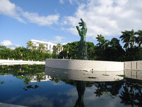 Miami Beach Bike Tour - Casa Casuarina and the Former Versace Mansion