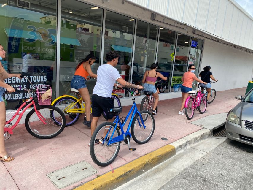 Miami: South Beach Bike Rental - Picking up your bike on Washington Avenue