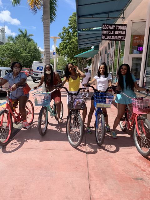 Miami: South Beach Bike Rental - A stop at the Versace Mansion