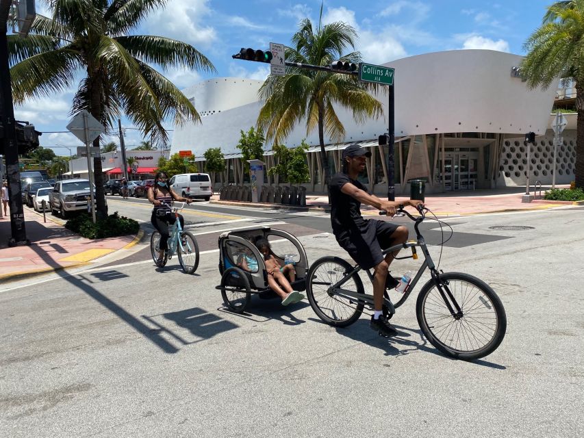 Miami: South Beach Bike Rental - Lincoln Road Mall for shopping and a break