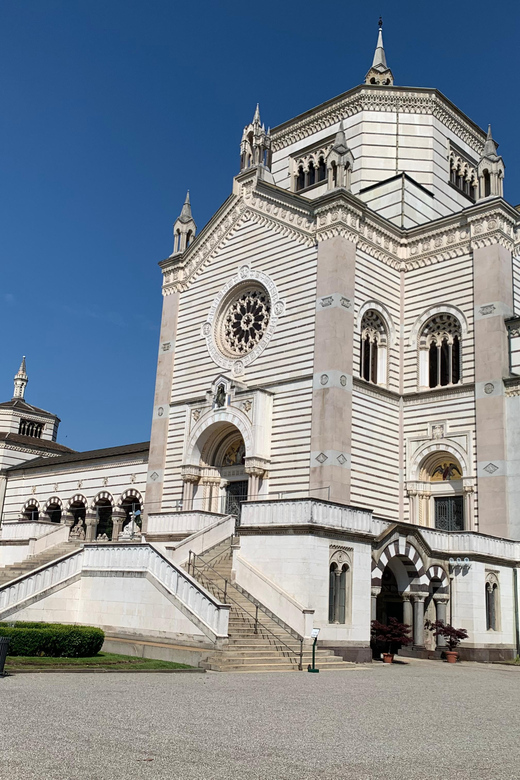 Milan: City Highlights Bike Tour - Why a bike works so well in Milan