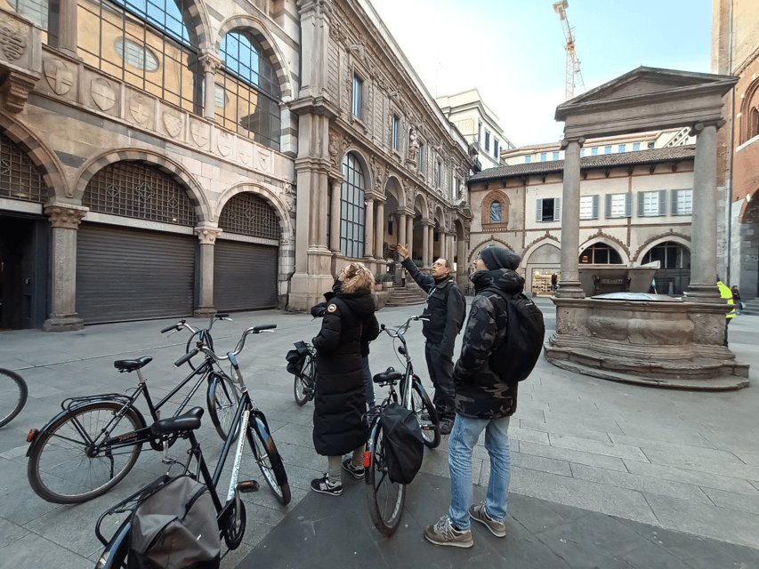 Milan: Guided Bike Tour - Piazza Affari and the L.O.V.E. sculpture