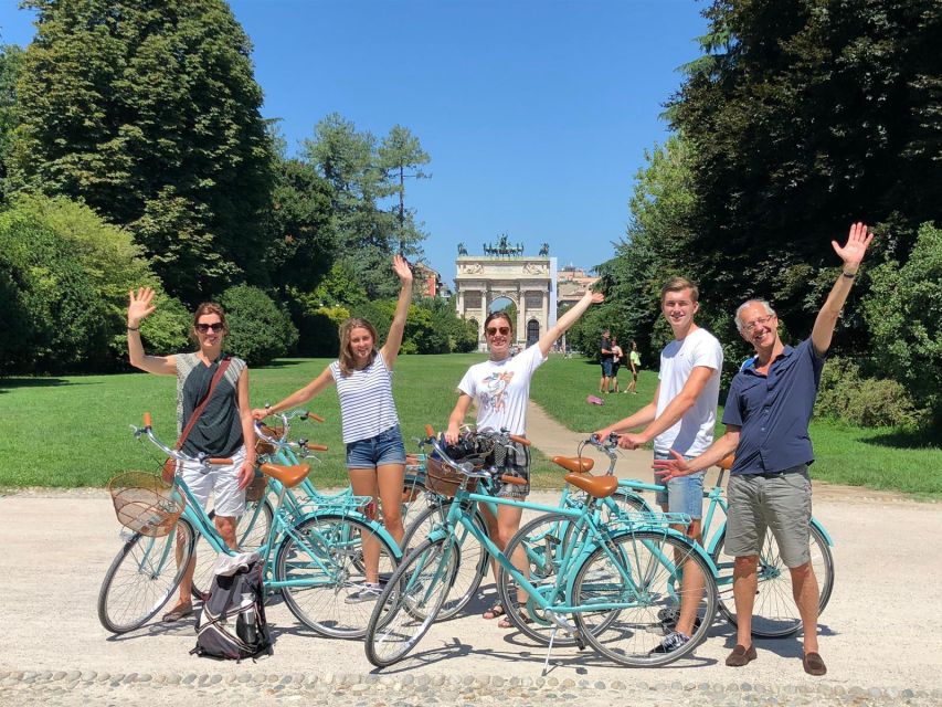 Milan: Highlights and Hidden Gems Guided Bike Tour - Porta Nuova, Milan’s modern face