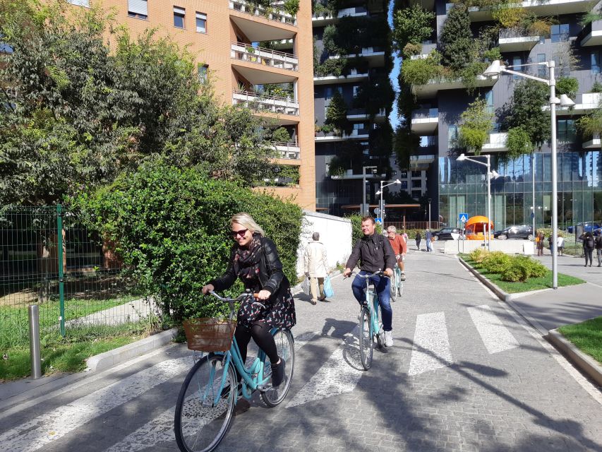 Milan: Highlights and Hidden Gems Guided Bike Tour - The bikes, pace, and street comfort