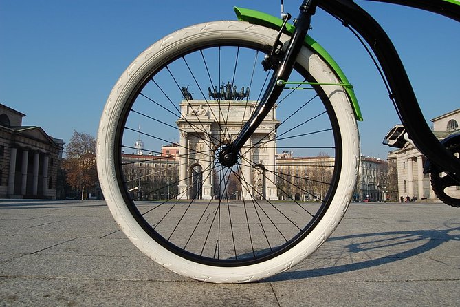 Milan's Hidden Gems: Unique Bike Tour (ENG, NL) - Arco della Pace and the café pause