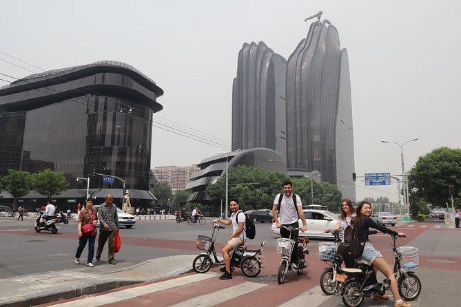 Modern Beijing Discovery by Bike - Jianwai SOHO and CCTV New Mansion