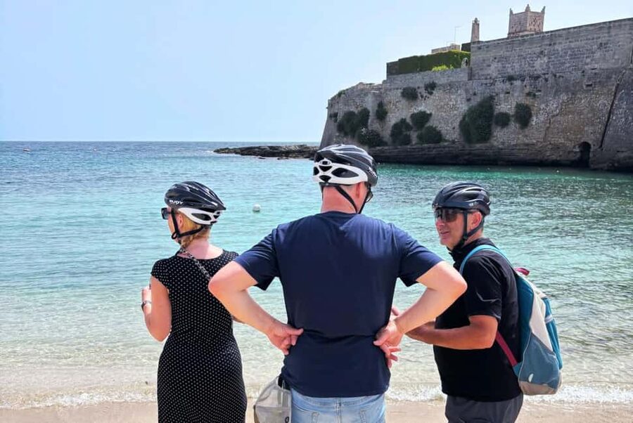 Monopoli: E-Bike Tour with Sandwich and Wine - The panificio stop: sandwich, focaccia, and wine