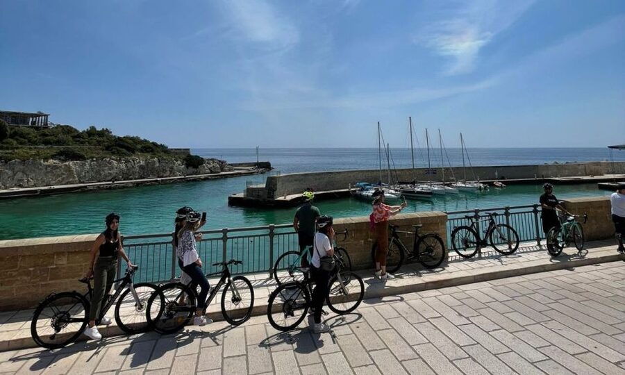 Monopoli: E-Bike Tour with Sandwich and Wine - Starting near Via Procaccia