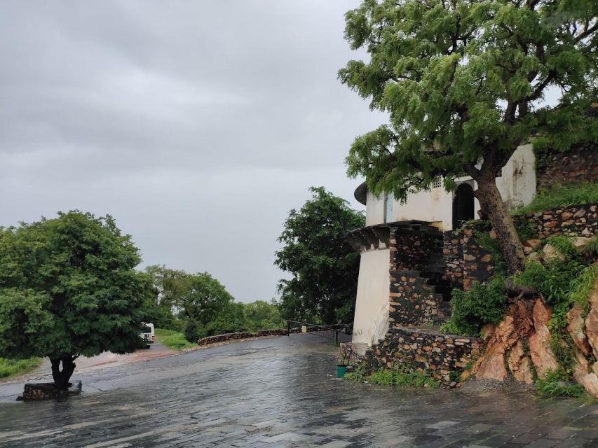 Monsoon Palace (Sajjangarh) E-bike Trail - Monsoon Palace and its unfinished royal vision