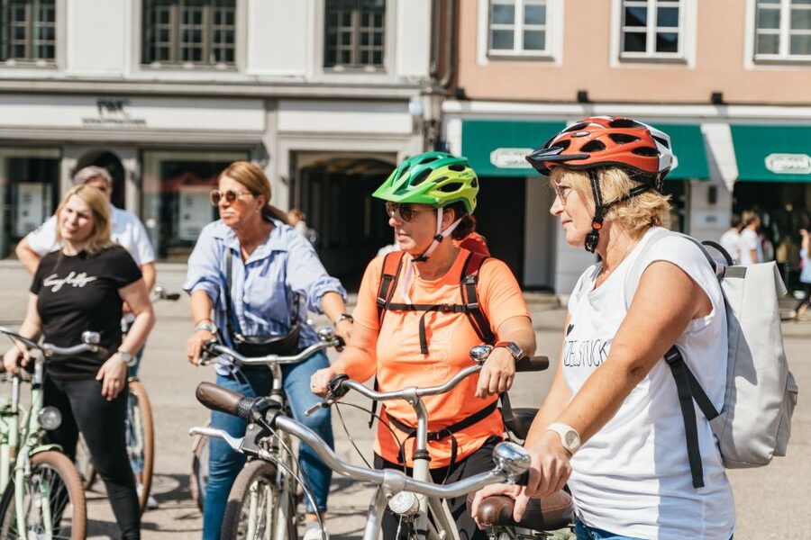 Munich 3-Hour Guided Bike Tour - Hofbräuhaus and Maximilianstrasse show two sides of Munich
