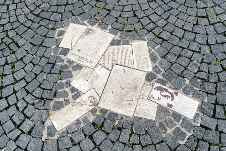 Munich 3-Hour Guided Bike Tour - Königsplatz and the Pinakothek der Moderne add art and architecture
