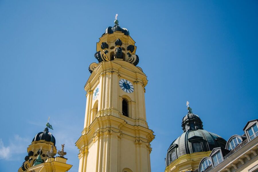Munich: Bike Tour with Beer Garden Break - Munich’s grand squares and difficult past
