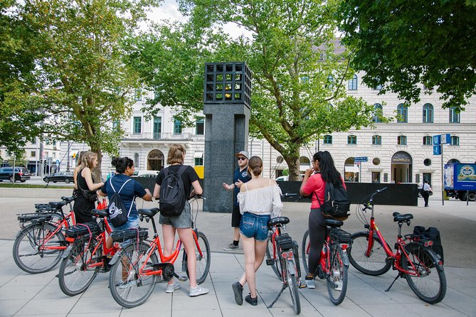 Munich City Bike Tour + Beer Garden Lunch Stop - Old gardens, art museums, and grand fountains