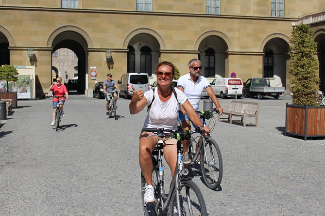 Munich Small-Group Bike Tour - Eisbachwelle, Munich’s famous standing wave