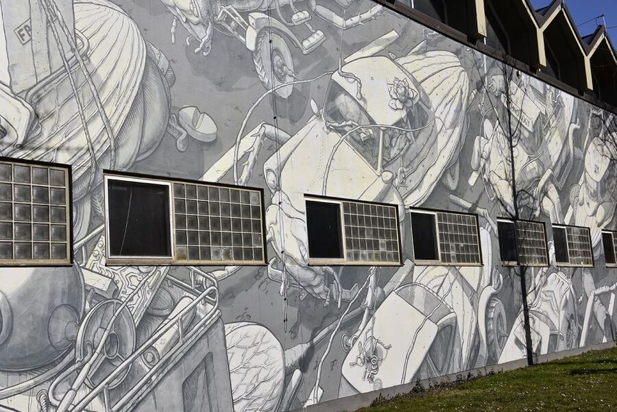 Munich: Street Art Bike Tour - The slaughterhouse district and the railway bridge pause