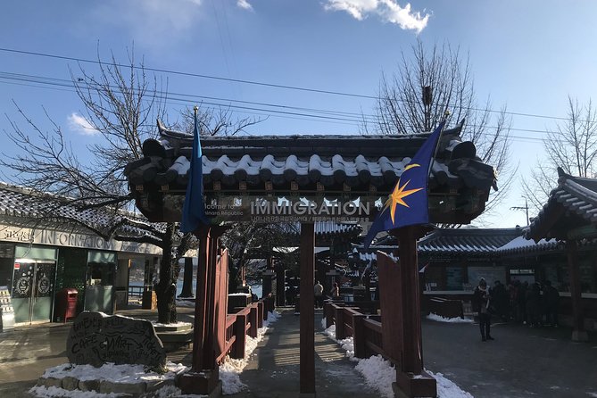 Nami Island & Garden of Morning Calm & Gangchon Railbike Tour - Guides make the difference on a large group tour