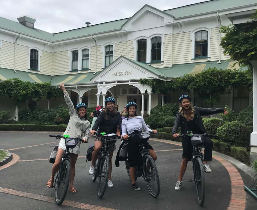 Napier: Cruise Self-Guided Cycle Ride to Winery - Half Day - Starting beside Napier’s shoreline