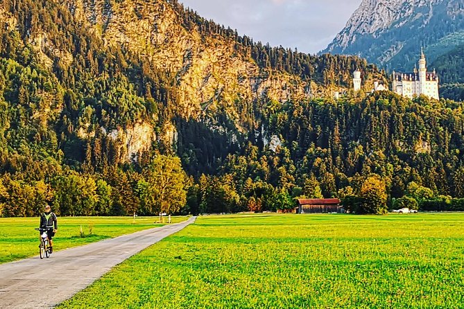 Neuschwanstein Castle by Bus Incl. Bike Ride or Hohenschwangau - Lunch at the brewery